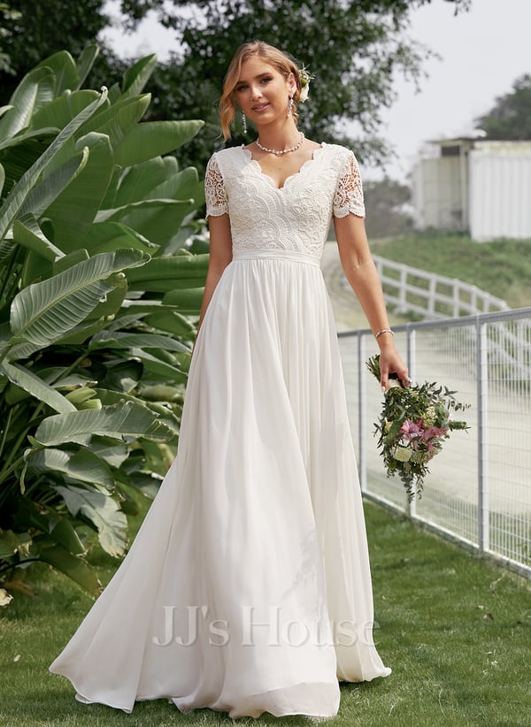 Lady in A-line V-Neck Floor-Length Lace Chiffon Wedding Dress﻿